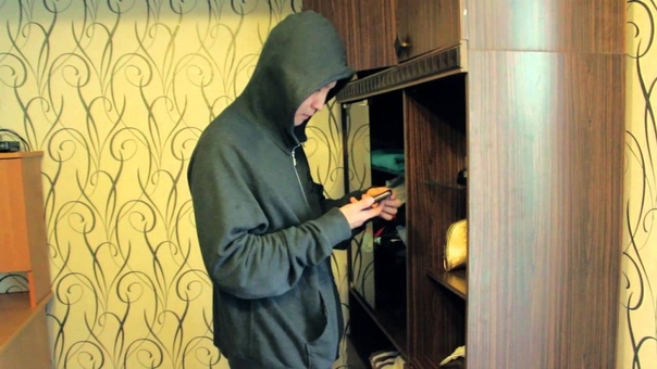 Пьяный вор не смог выбраться из ограбленной квартиры и сам позвонил хозяйке В Кирове задержали местного